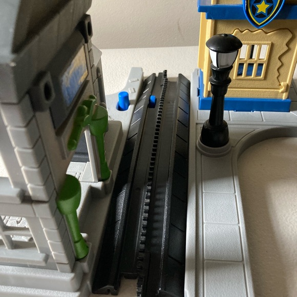 Fisher Price Batman Geotrax Train Station Track Street Bank Police Station - Picture 8 of 9